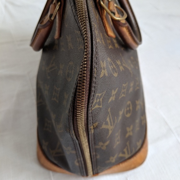 Vintage Louis Vuitton Bag - Accepting all offers - Picture 2 of 7